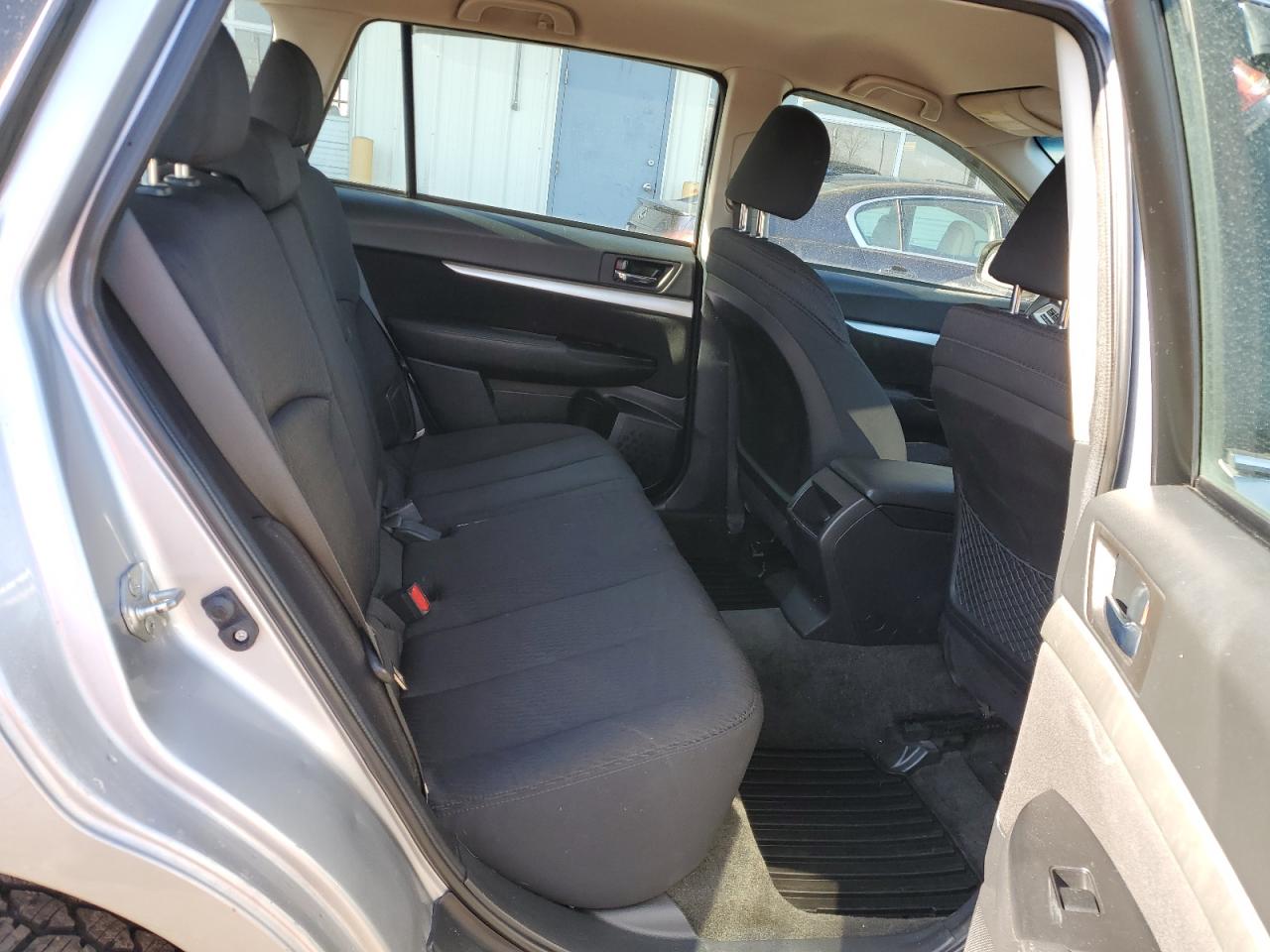 2012 Subaru Outback - Image 11