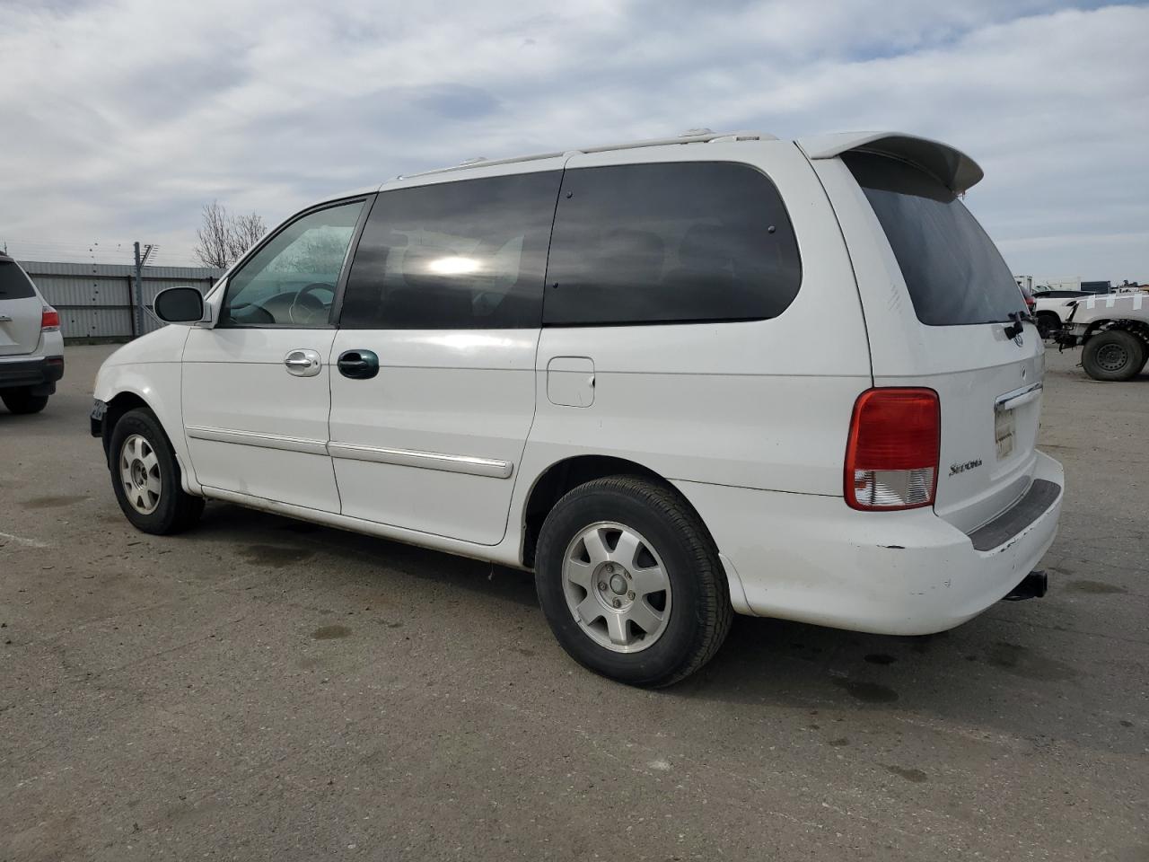 2002 Kia Sedona - Image 2
