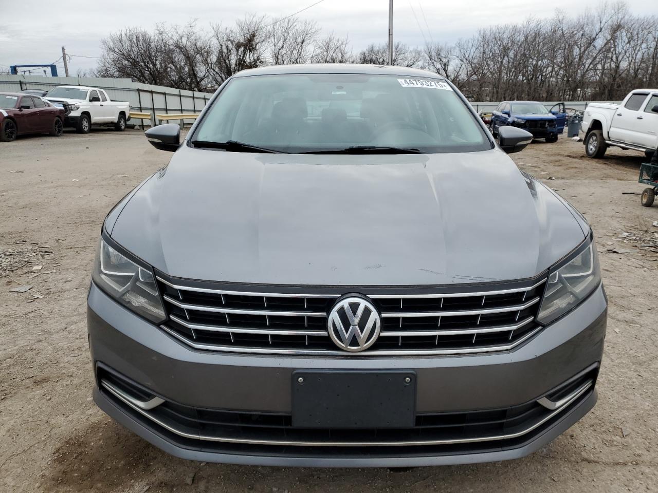 2016 Volkswagen Passat - Image 5