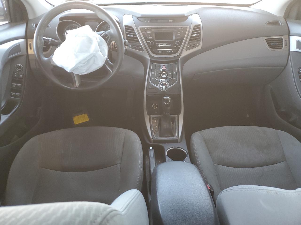 2016 Hyundai Elantra - Image 8