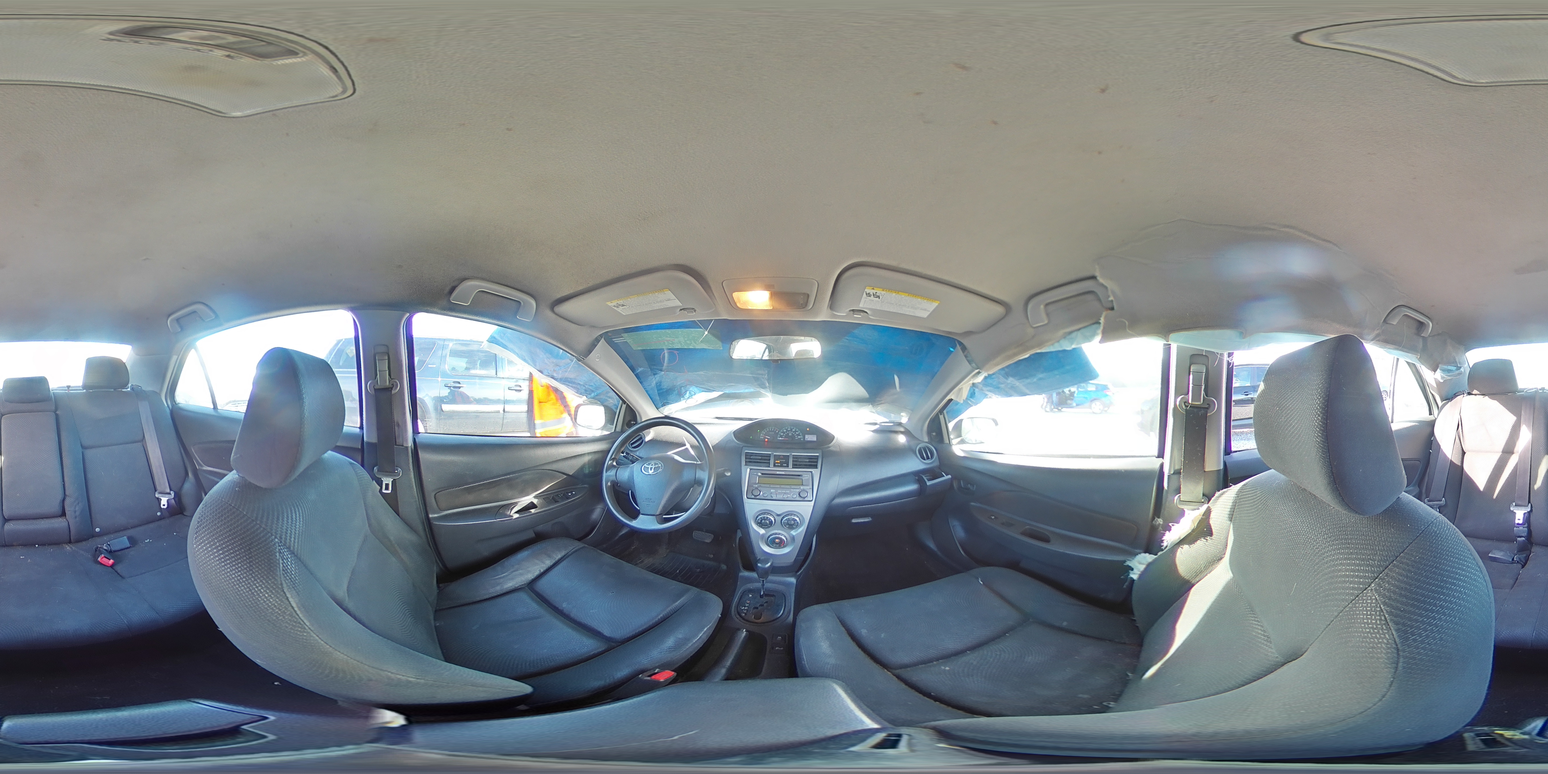 2012 Toyota Yaris - Image 14