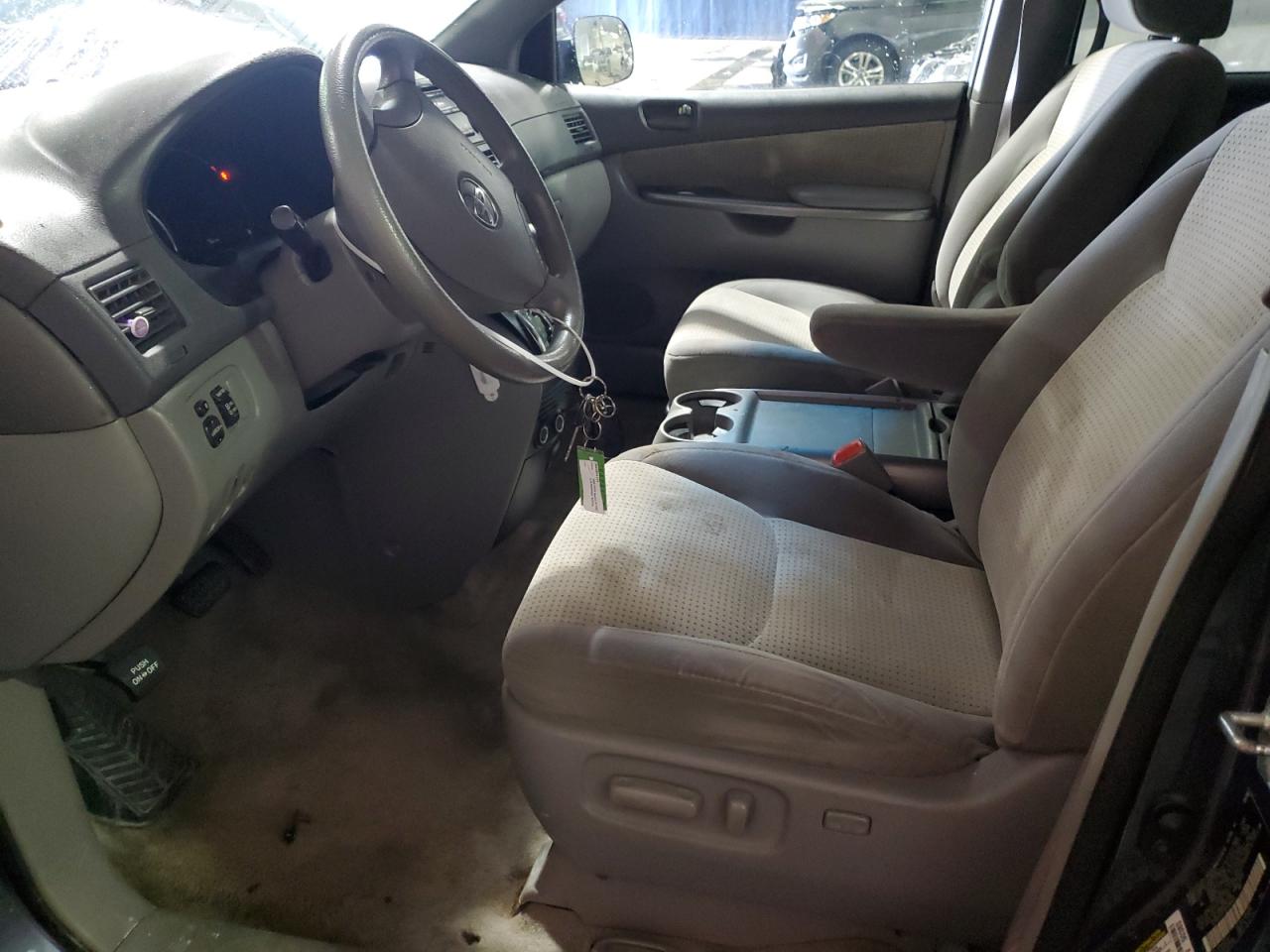 2009 Toyota Sienna - Image 7