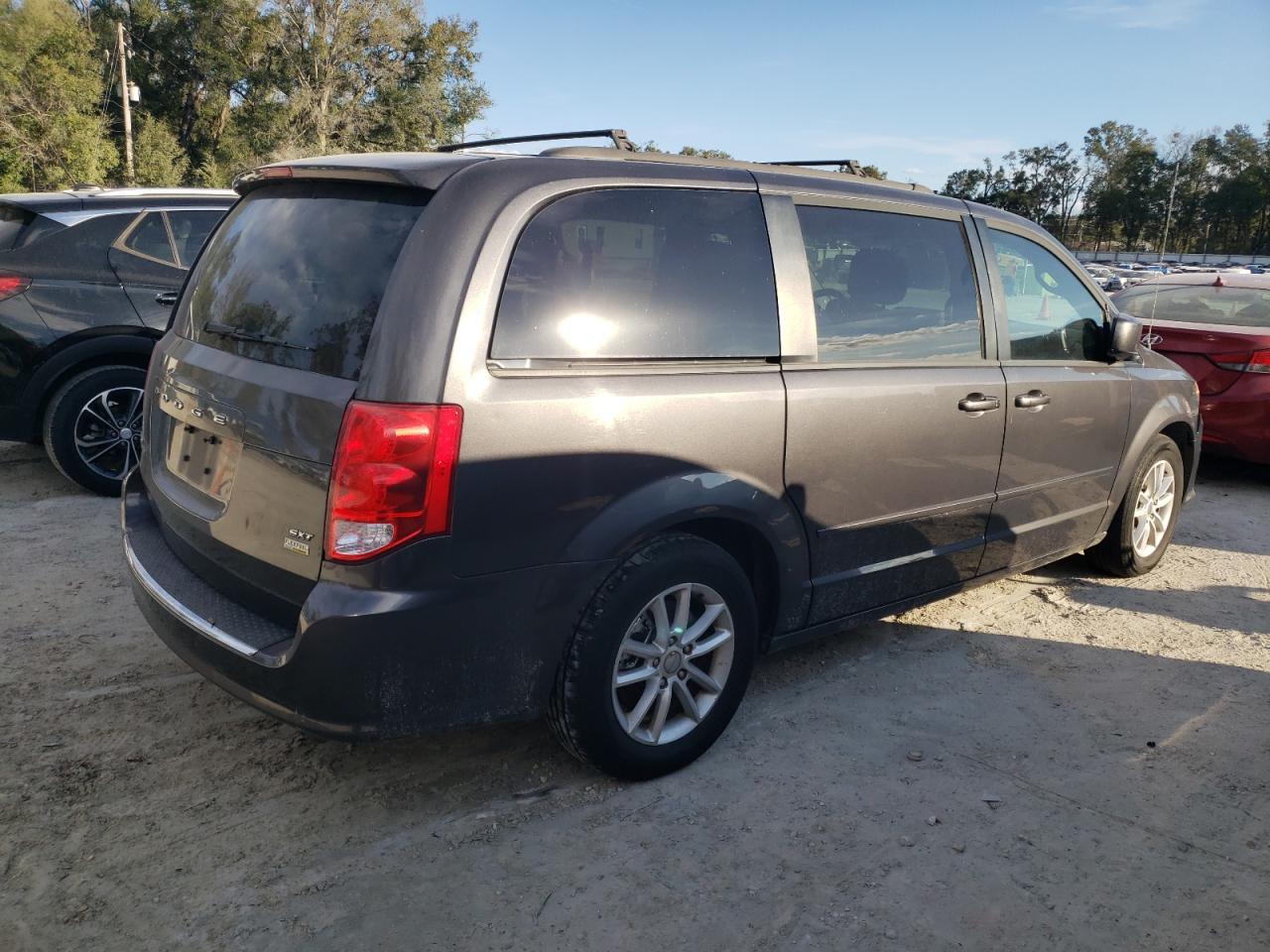 2016 Dodge Caravan - Image 3