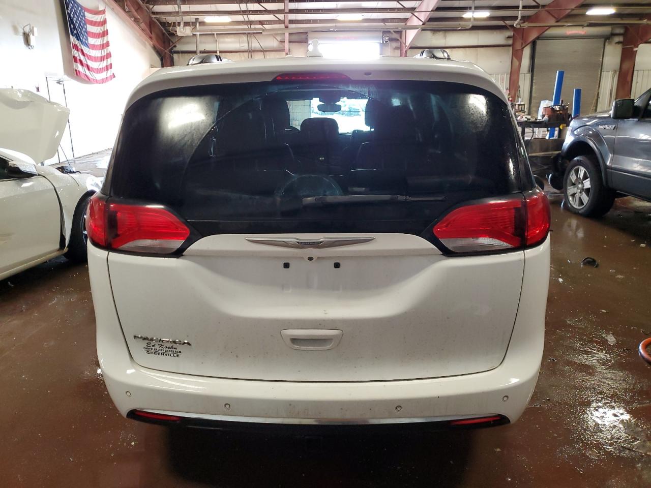 2017 Chrysler Pacifica - Image 6
