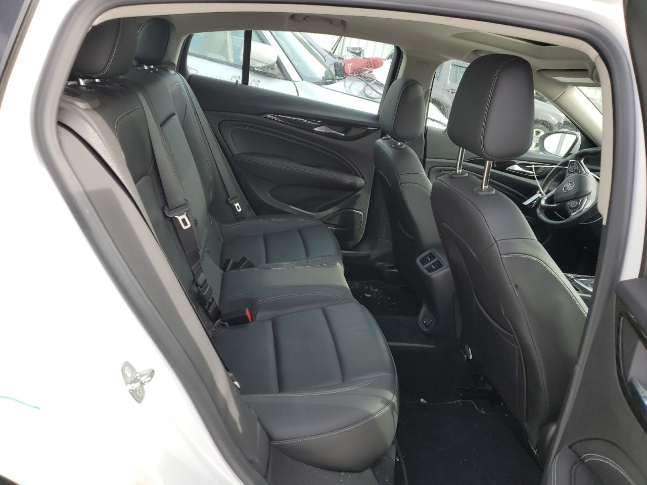 2018 Buick Regal Essence VIN: W04GP6SX2J1052100 Lot: 45966415
