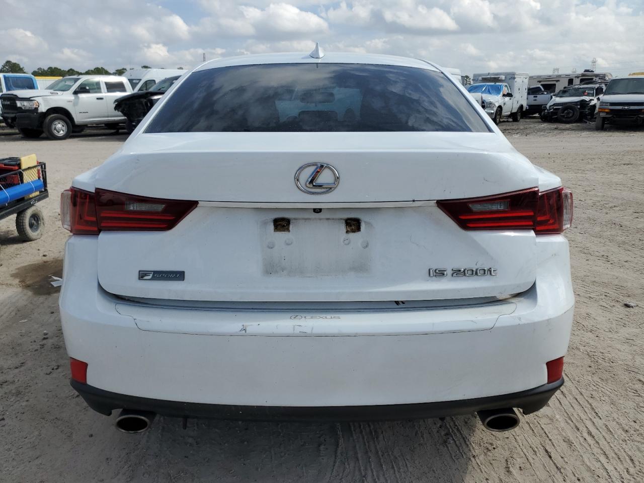 2016 Lexus IS - Image 6