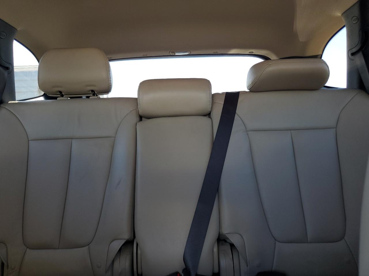 2010 Hyundai Santa Fe - Image 10