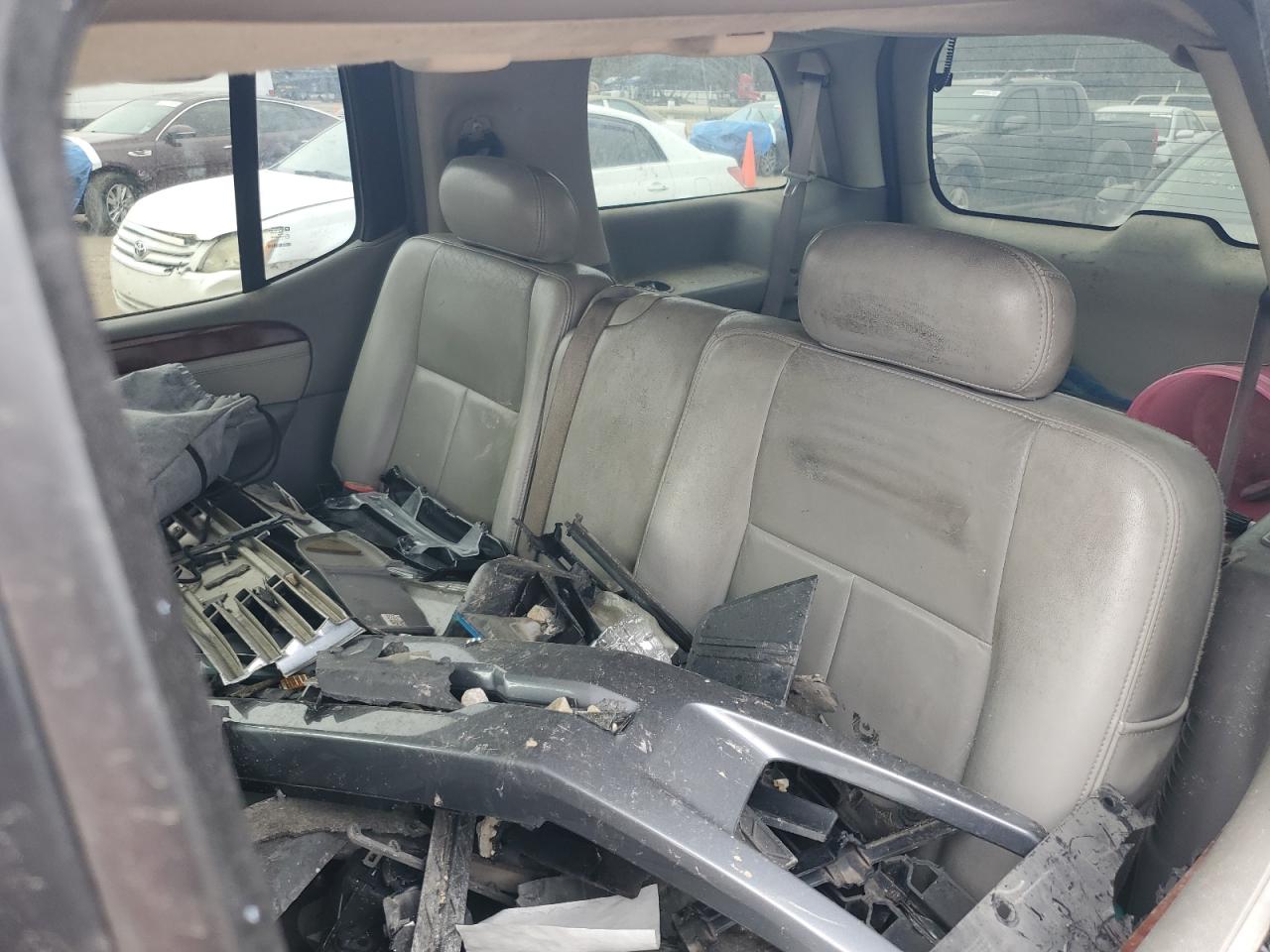 2006 GMC Envoy - Image 10