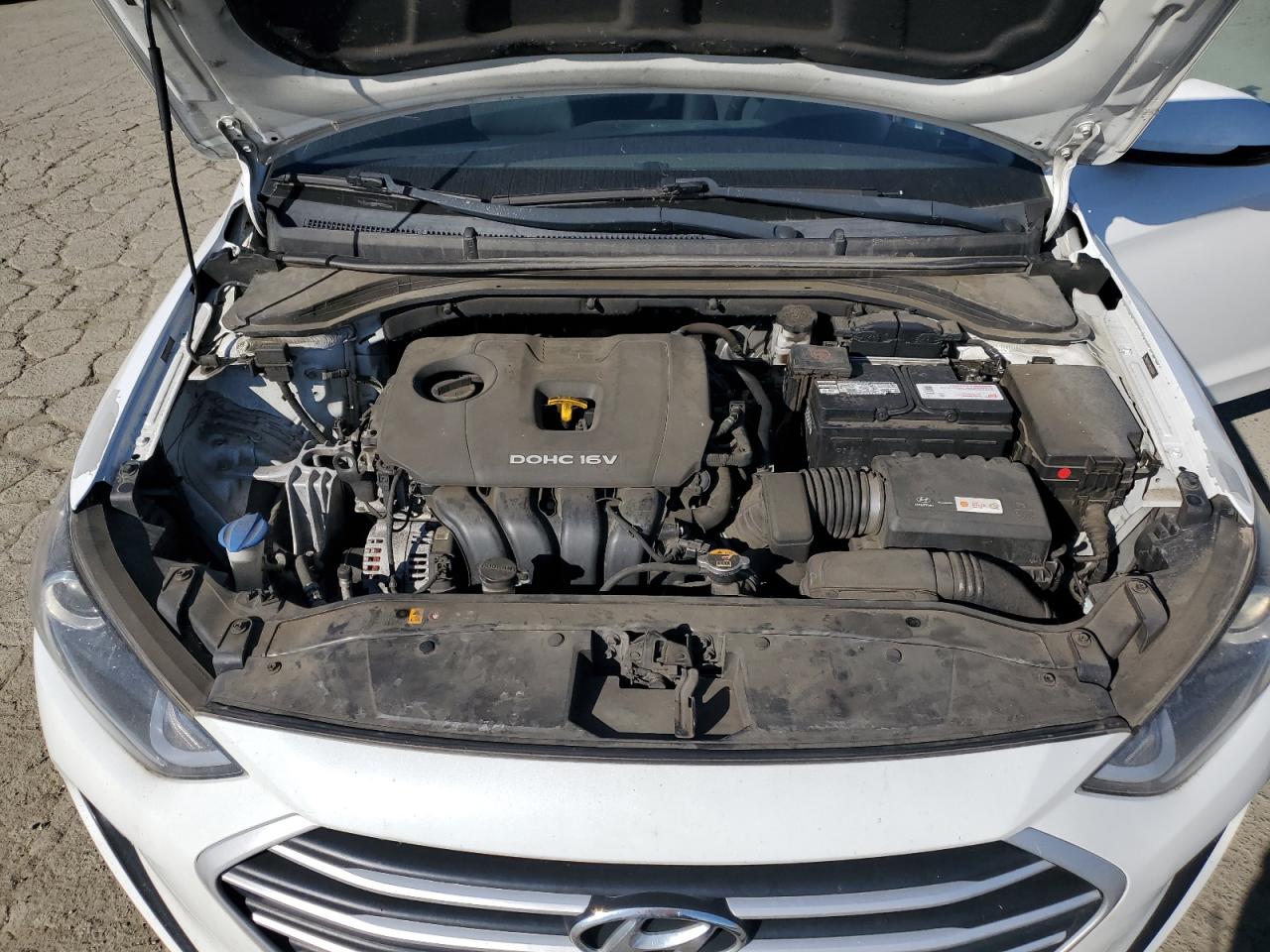 2017 Hyundai Elantra - Image 11