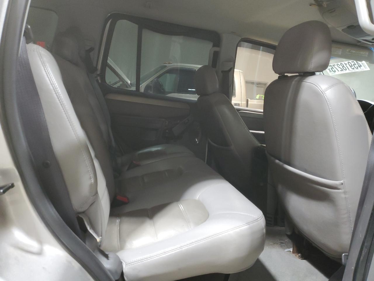 2004 Ford Explorer Xlt VIN: 1FMDU73W44UB04371 Lot: 47103395
