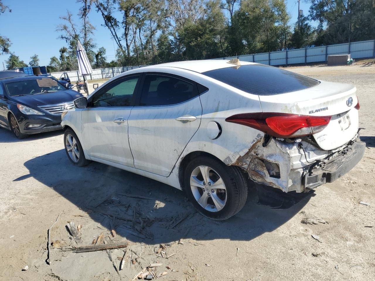 2016 Hyundai Elantra - Image 2
