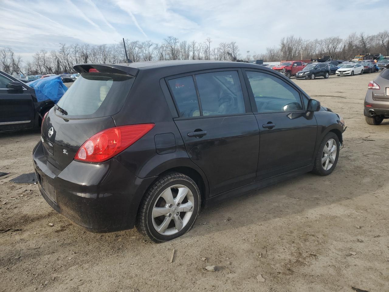 2011 Nissan Versa - Image 3