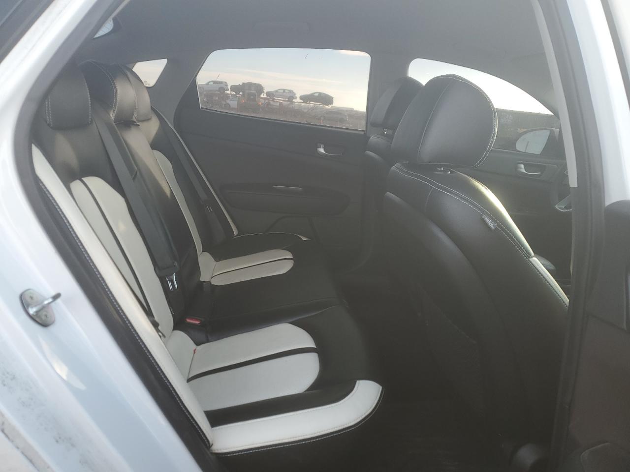 2019 Kia Optima - Image 11