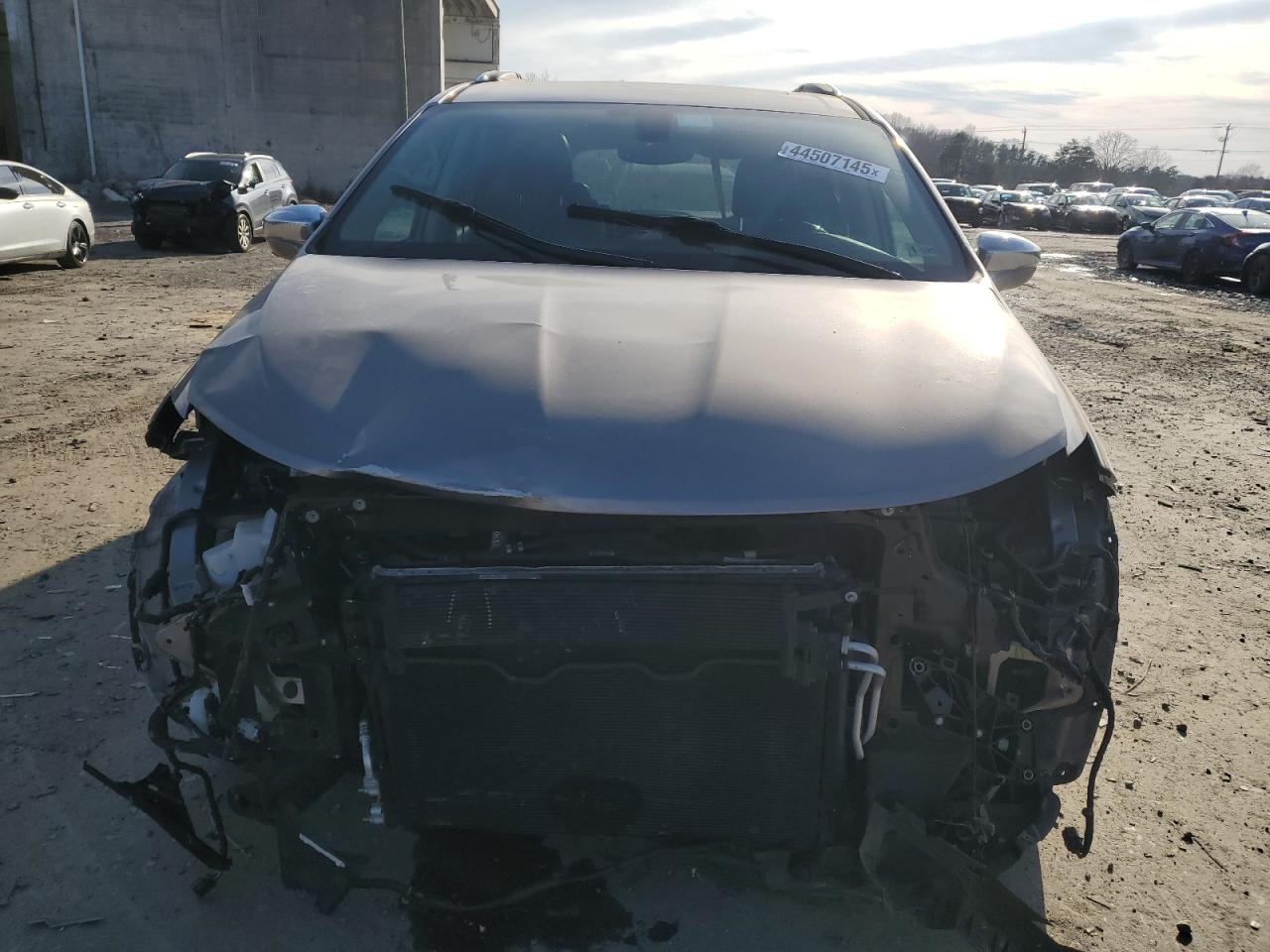 2018 Chrysler Pacifica - Image 5
