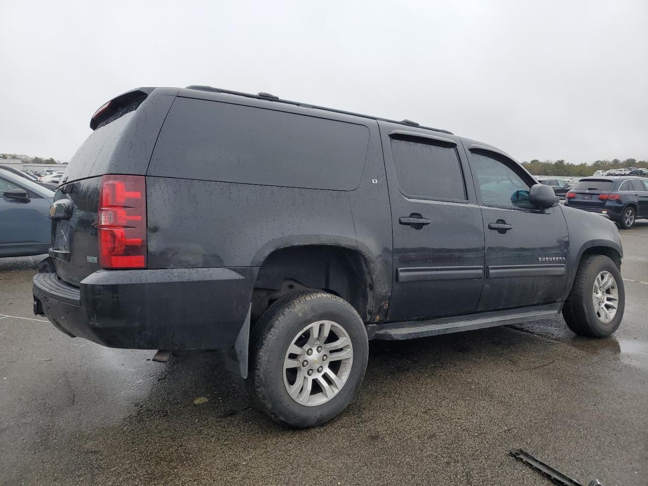 2010 Chevrolet Suburban - Image 3