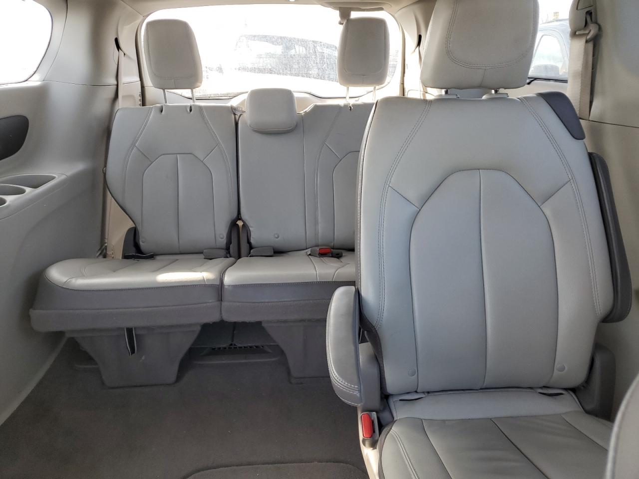 2017 Chrysler Pacifica - Image 10