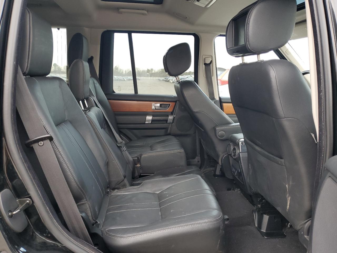 2012 Land Rover LR4 - Image 11