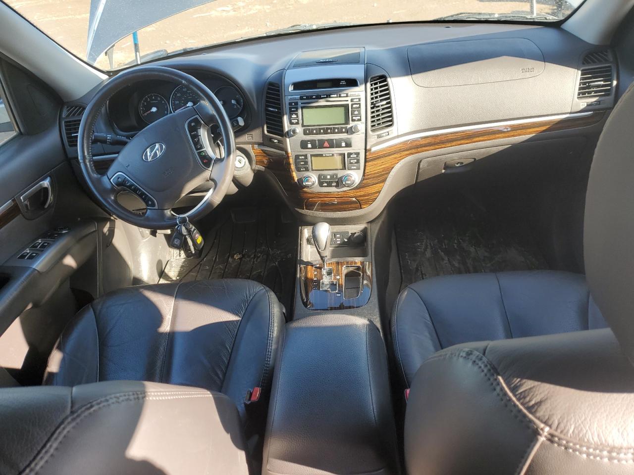 2012 Hyundai Santa Fe - Image 8