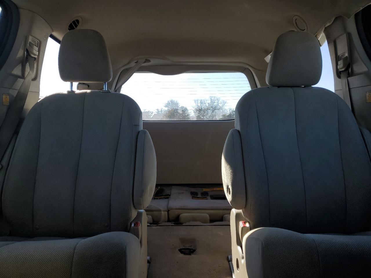 2012 Toyota Sienna - Image 10