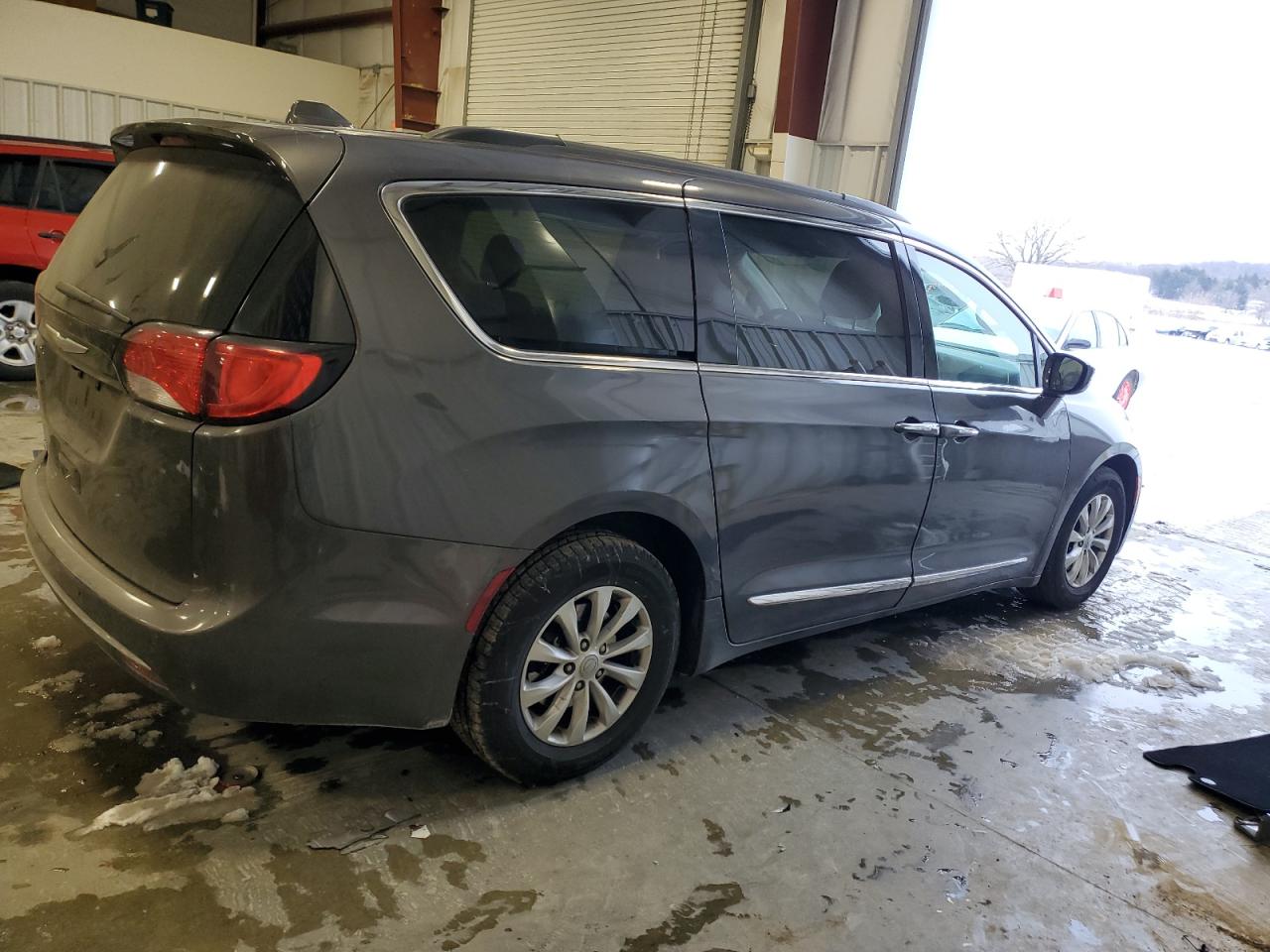 2017 Chrysler Pacifica - Image 3
