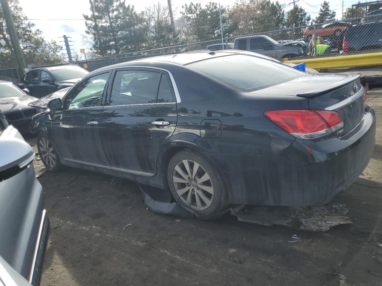 2011 Toyota Avalon - Image 2