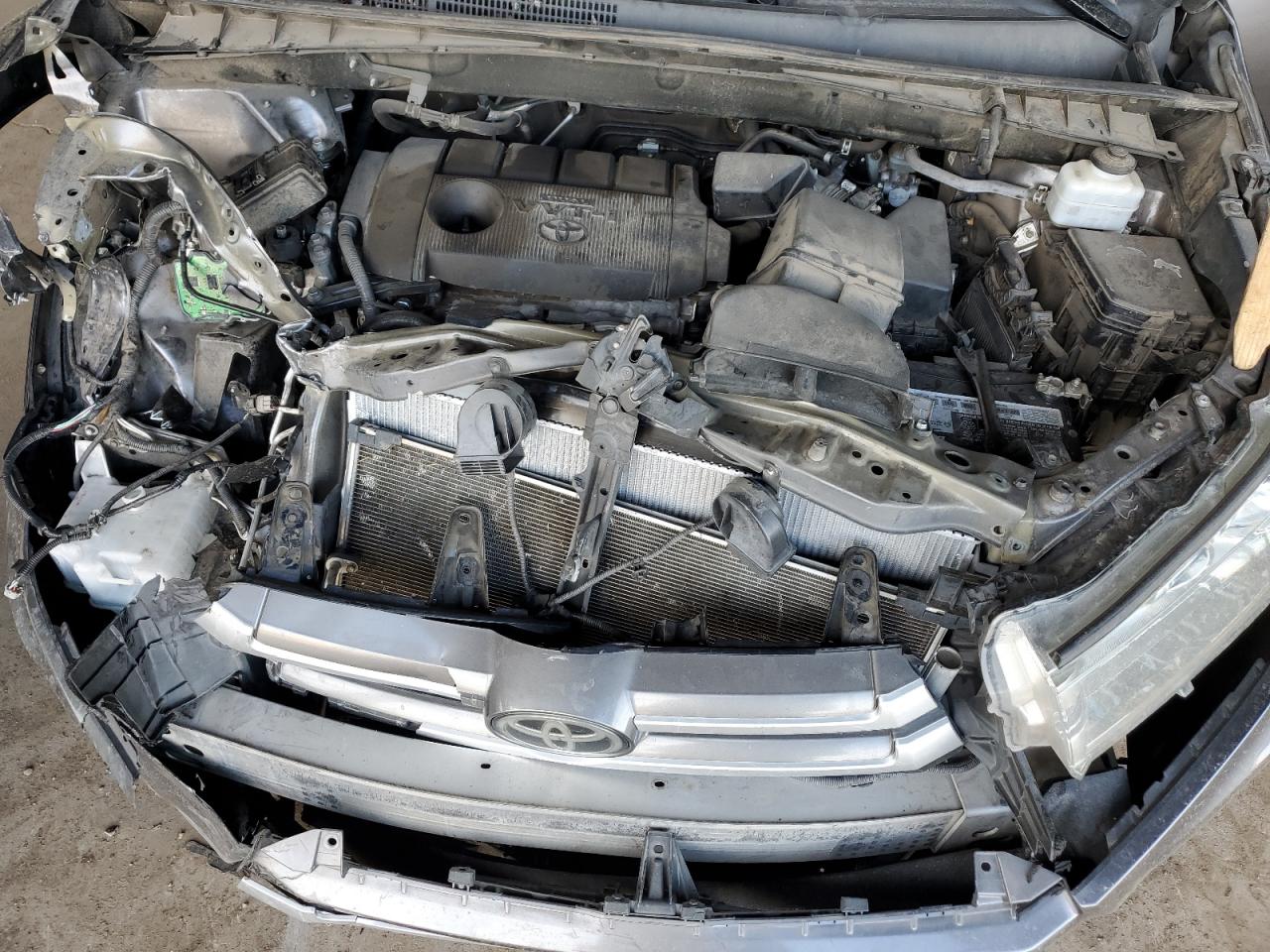 2019 Toyota Highlander - Image 12