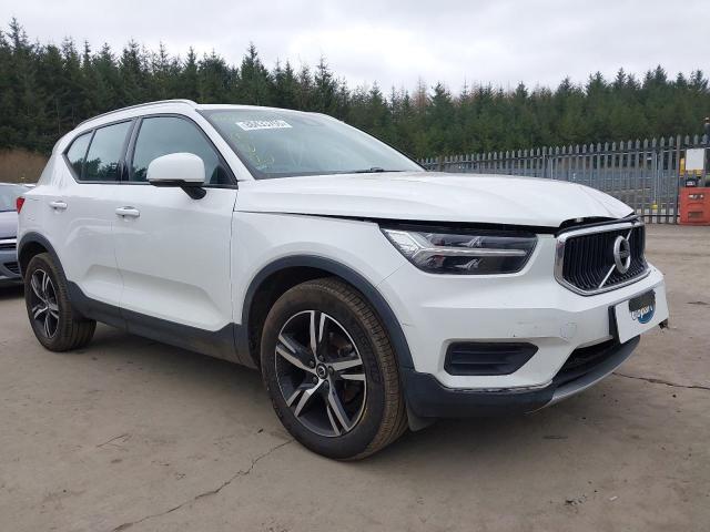 2021 VOLVO XC40 MOMEN