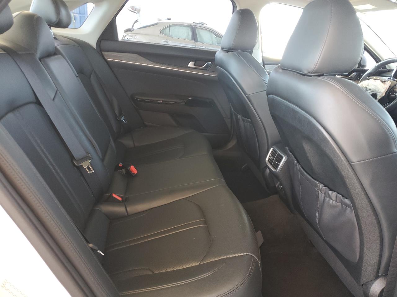 2022 Kia K5 - Image 11