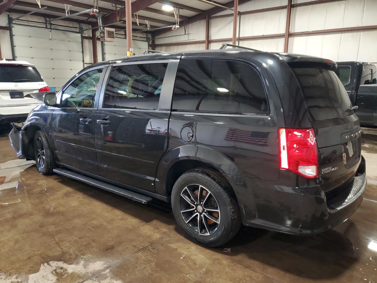 2017 Dodge Caravan - Image 2
