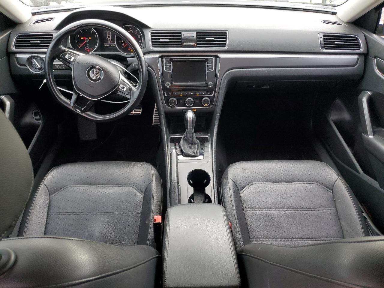 2018 Volkswagen Passat - Image 8