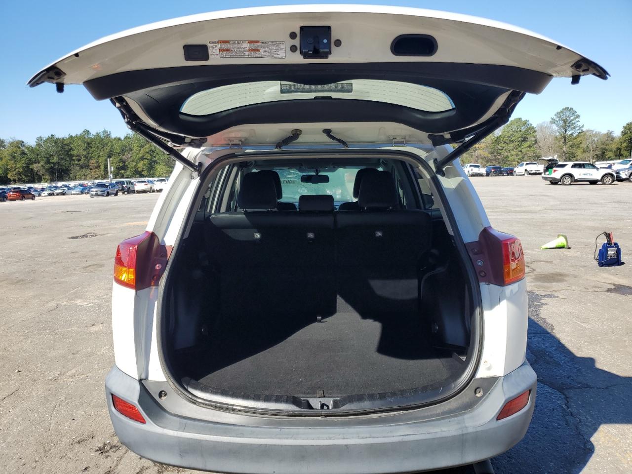 2015 Toyota RAV 4 - Image 6
