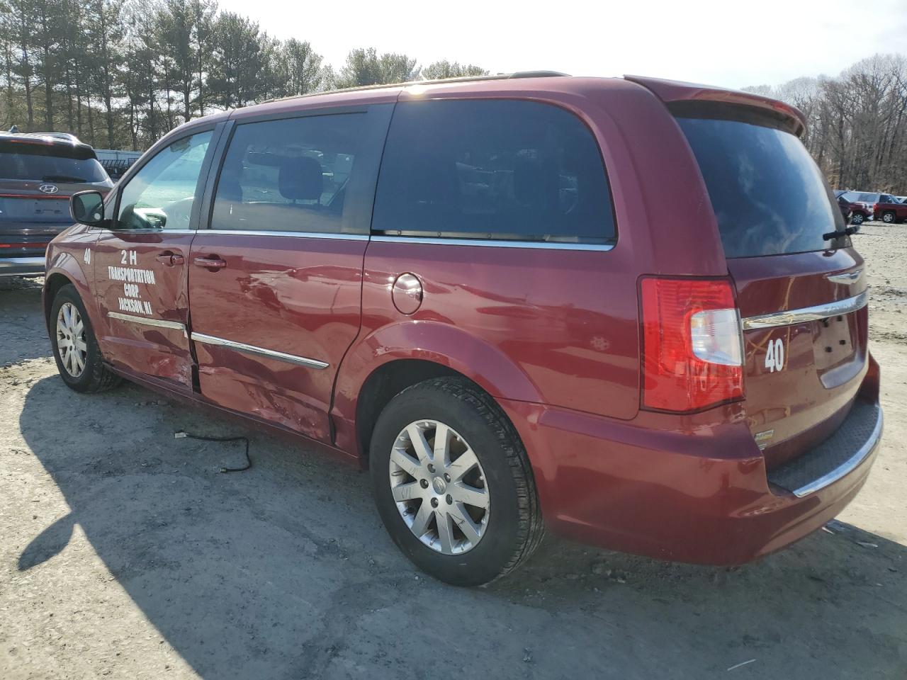2016 Chrysler Town & Country - Image 2