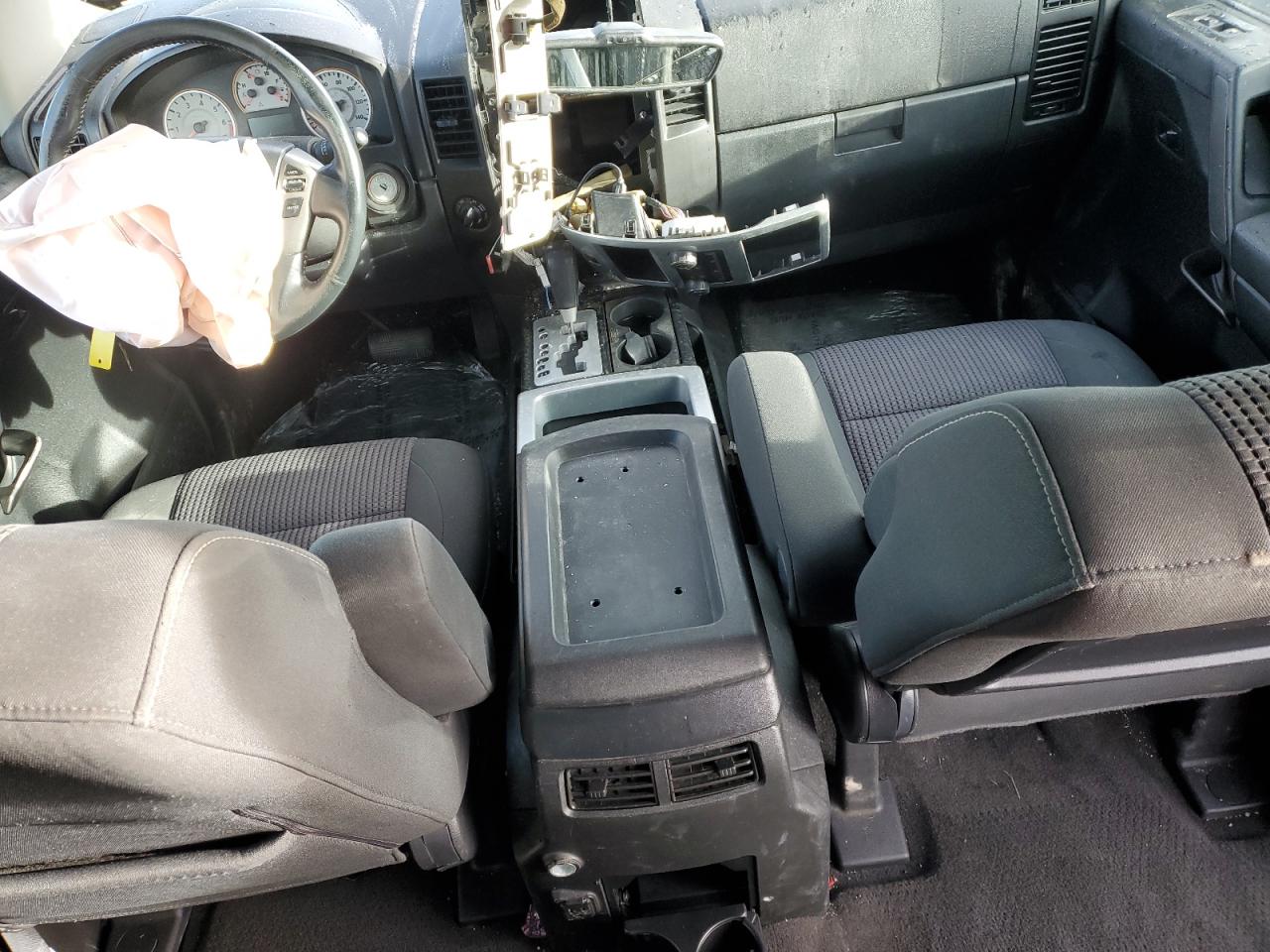 2013 Nissan Titan - Image 8