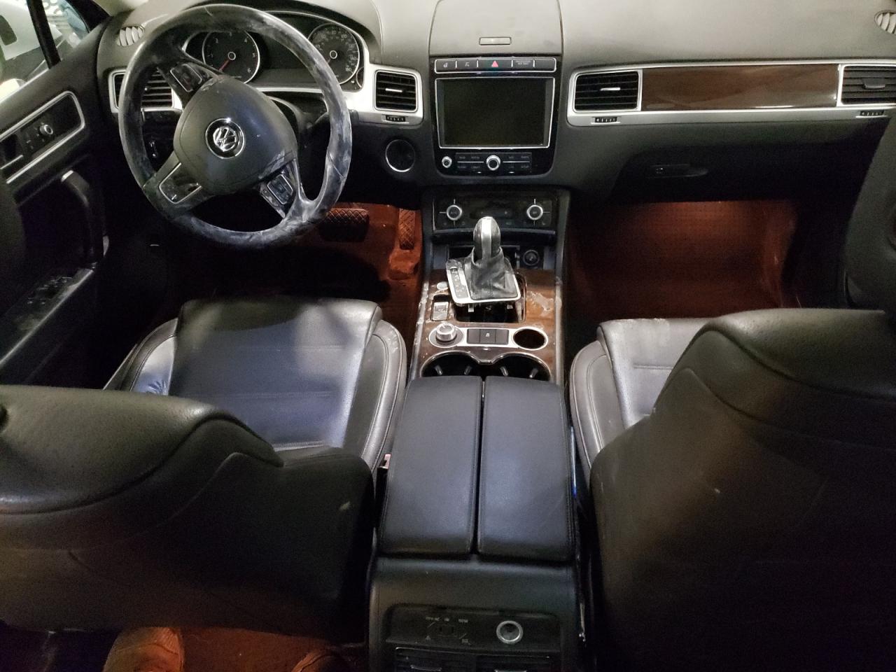 2016 Volkswagen Touareg - Image 8