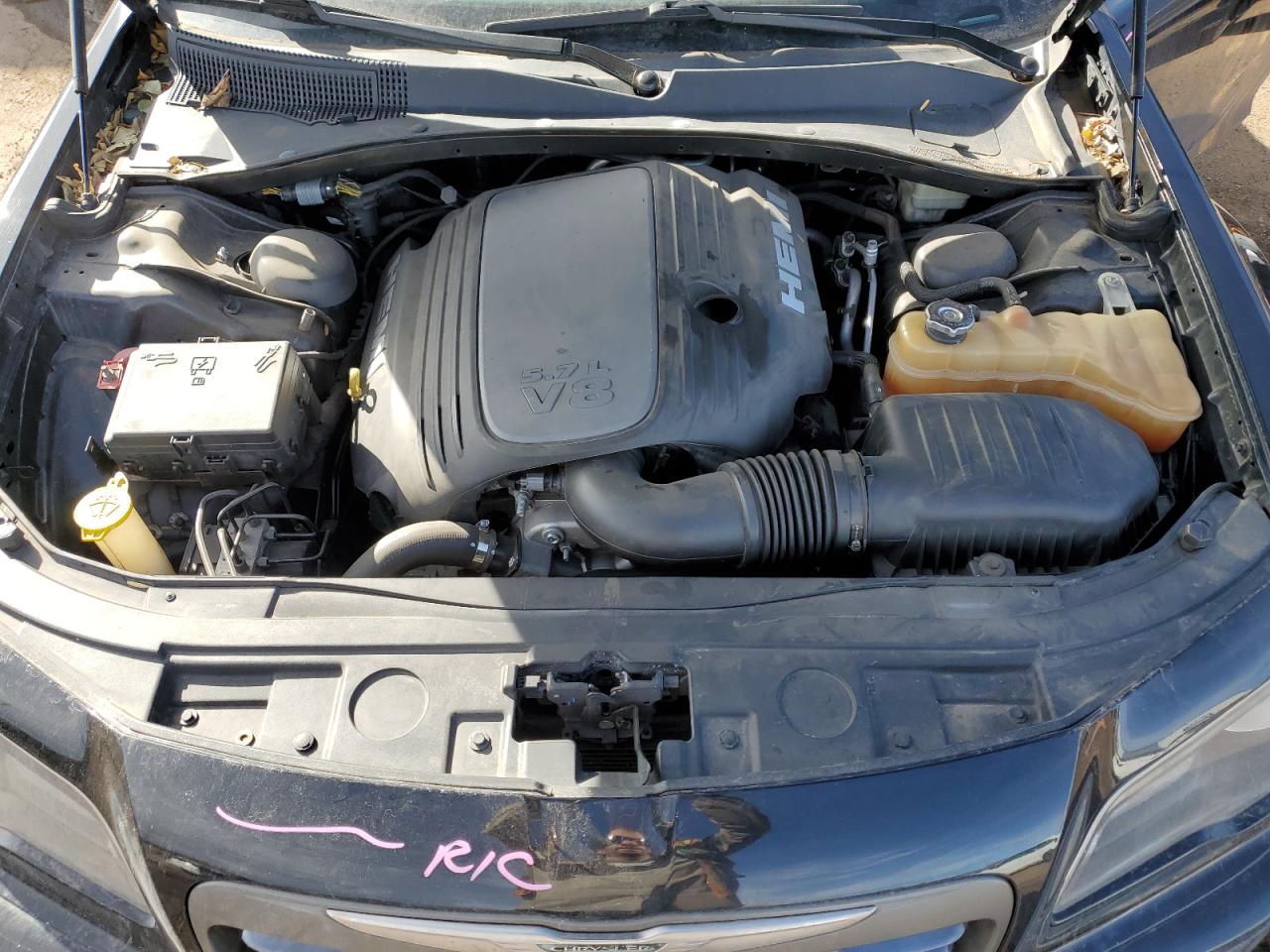 2014 Chrysler 300 - Image 11