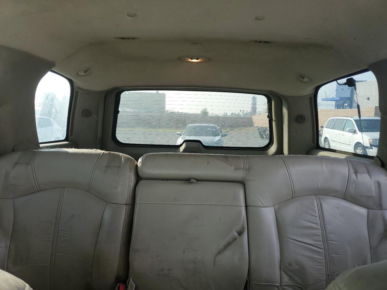 2001 Chevrolet Tahoe - Image 10