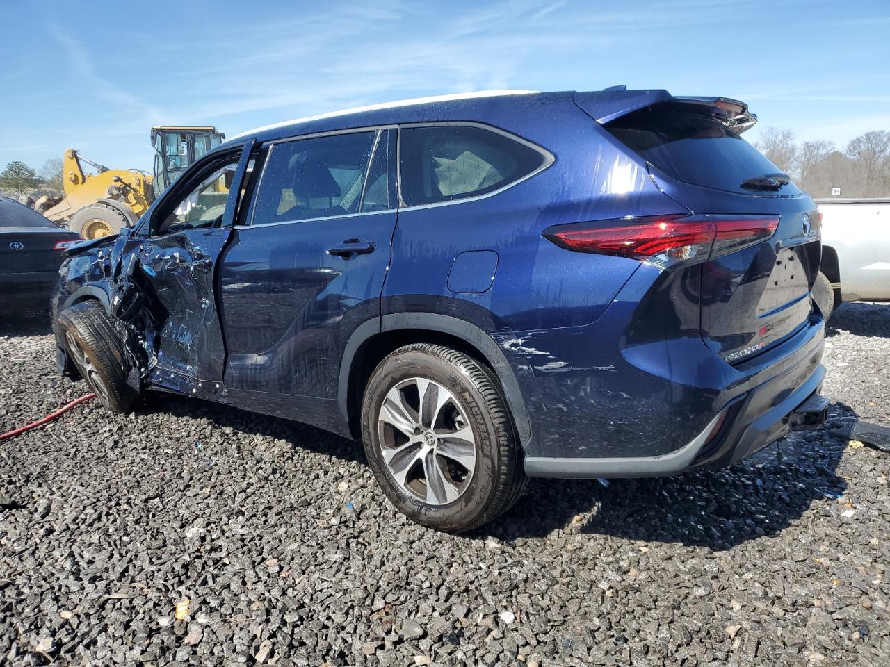 2022 Toyota Highlander - Image 2