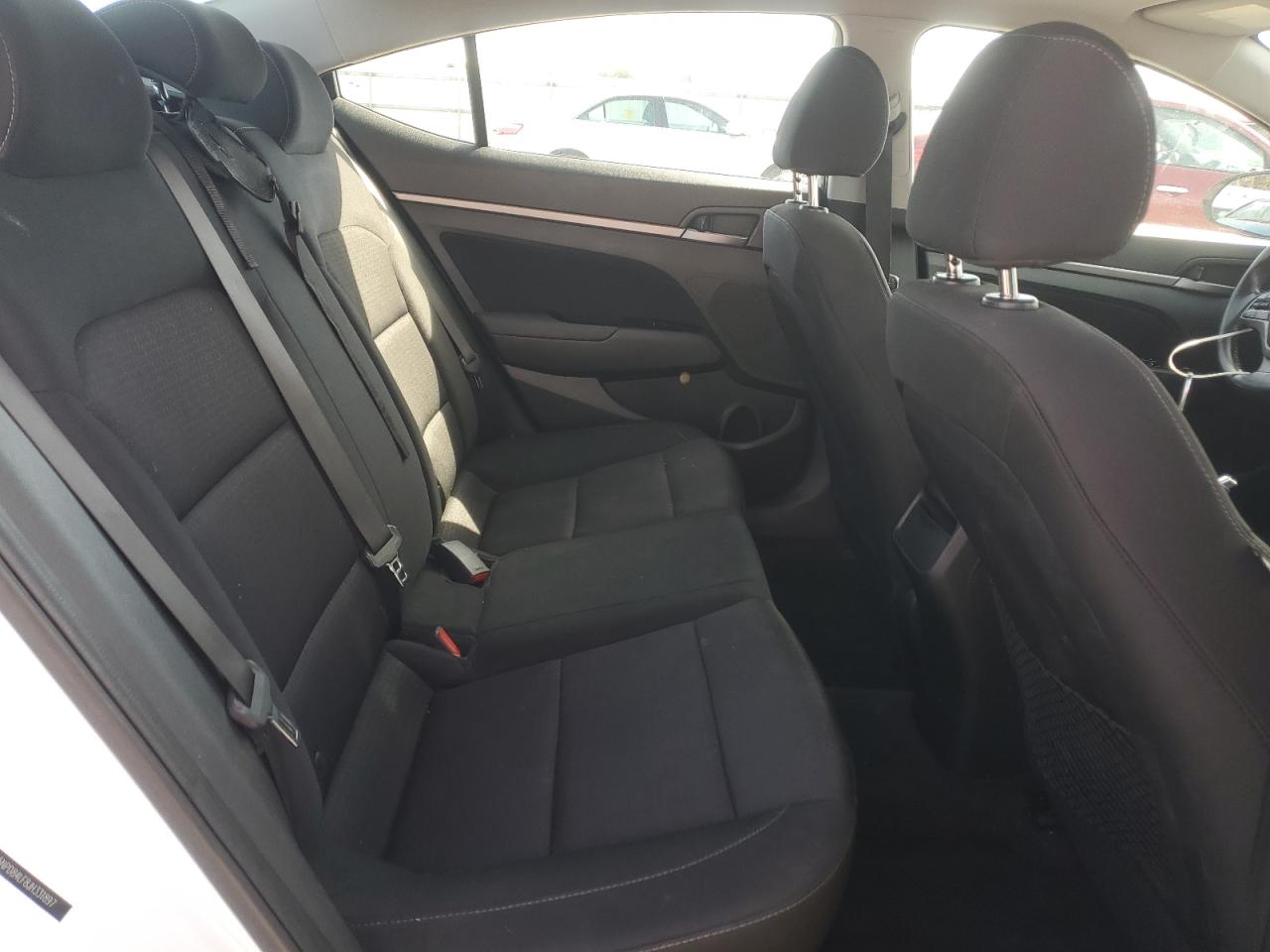 2018 Hyundai Elantra - Image 10