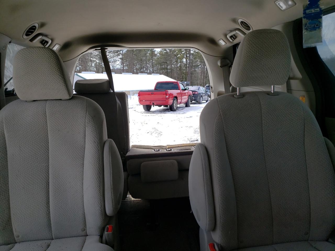 2013 Toyota Sienna - Image 10
