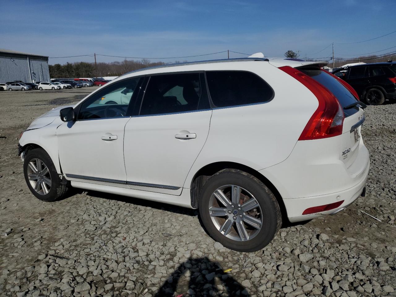 2016 Volvo XC60 - Image 2