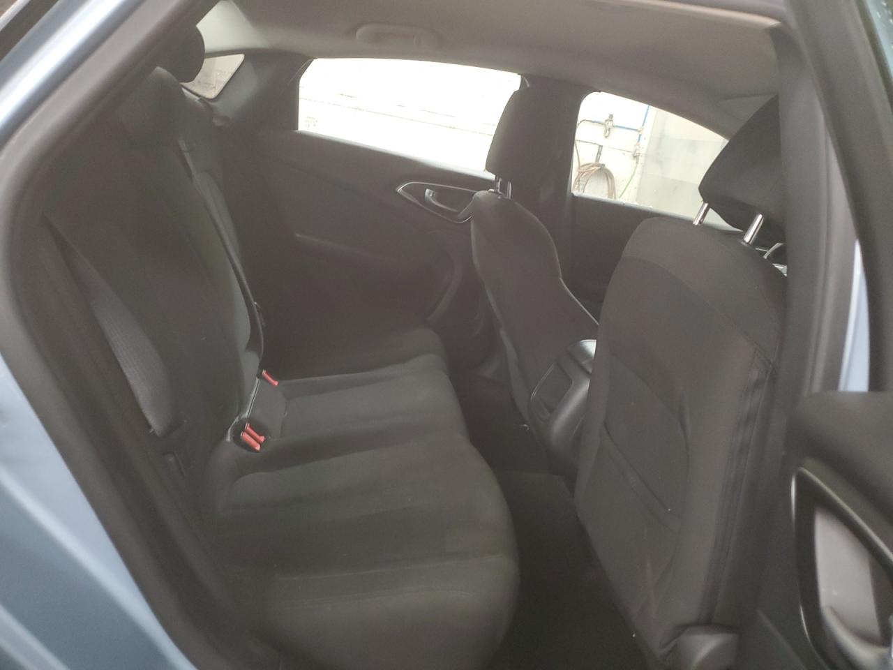 2015 Chrysler 200 - Image 10