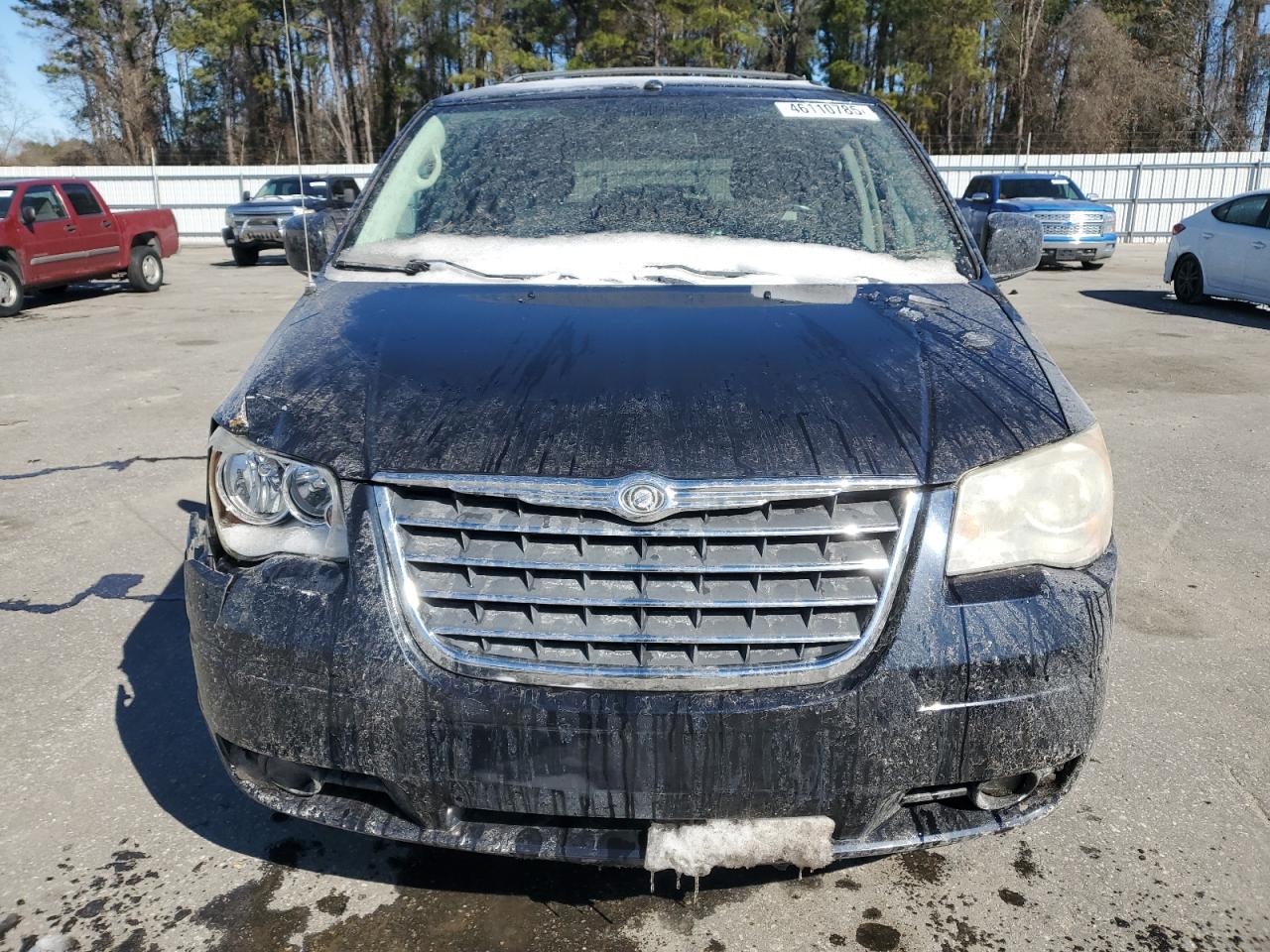 2010 Chrysler Town & Country - Image 5