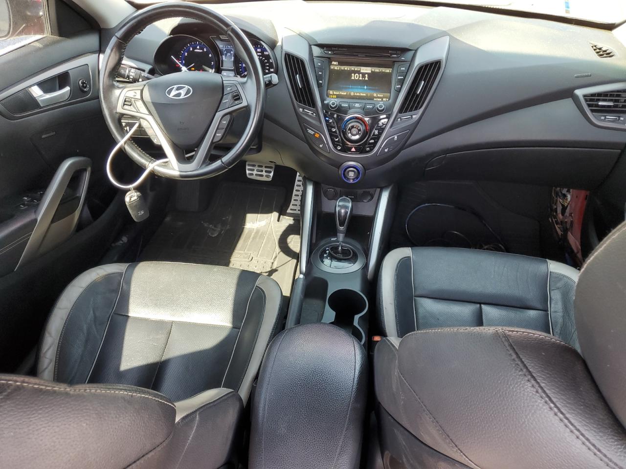2015 Hyundai Veloster - Image 8