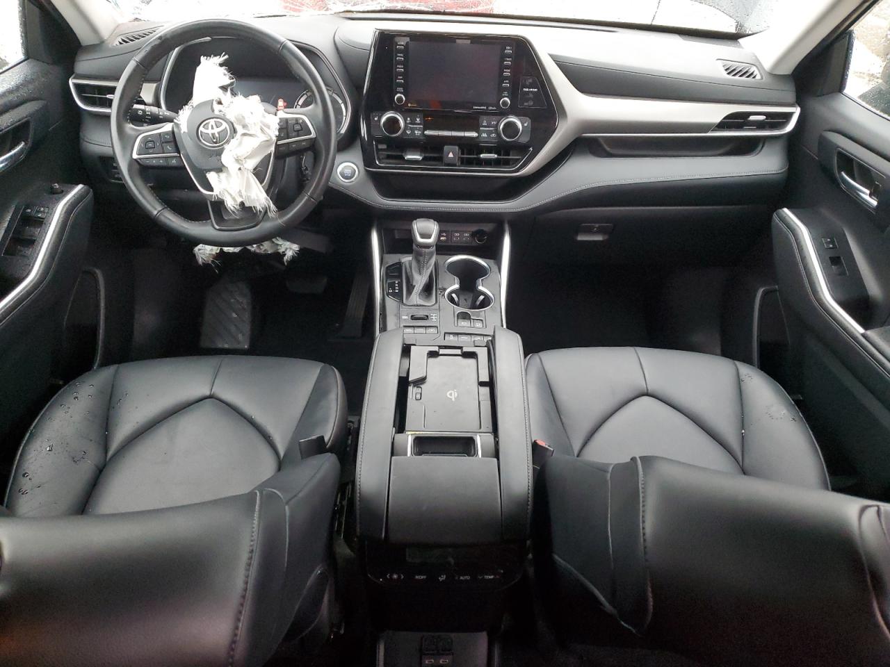 2022 Toyota Highlander - Image 8