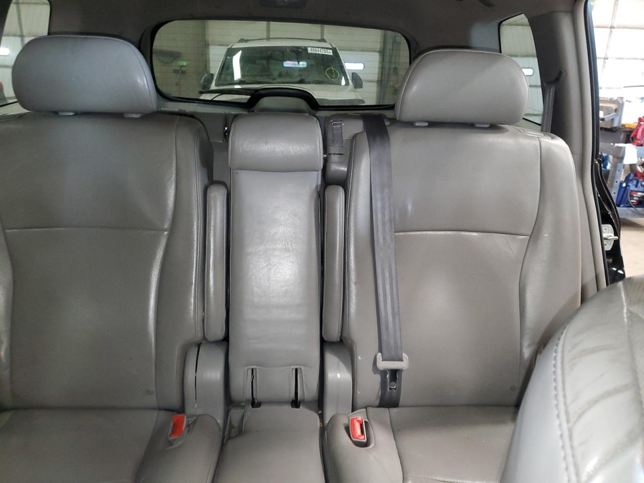2011 Toyota Highlander - Image 10