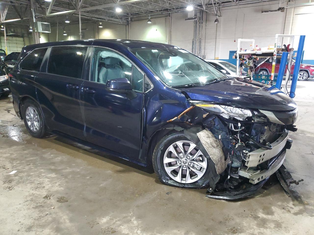 2022 Toyota Sienna - Image 4