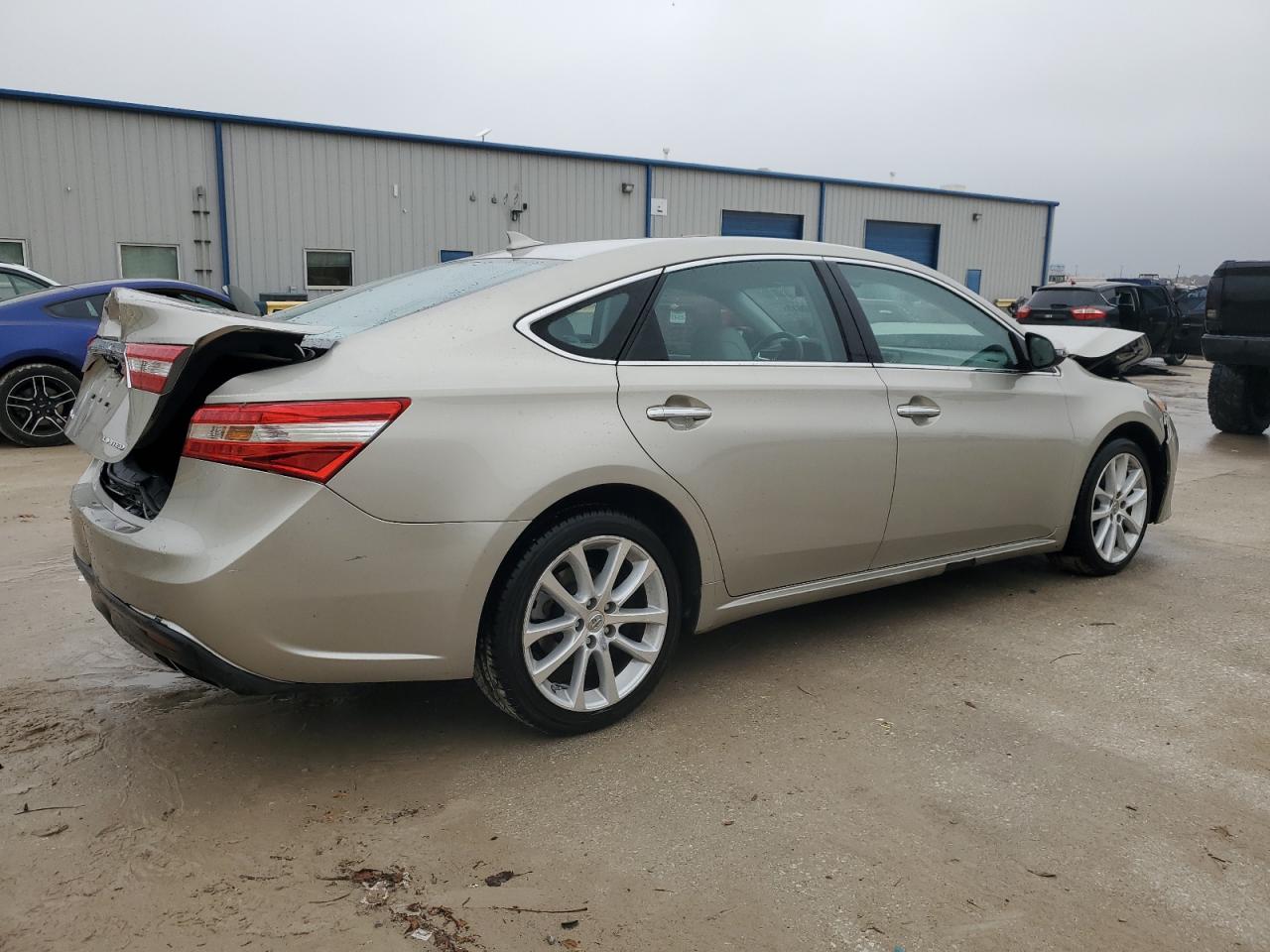 2014 Toyota Avalon - Image 3