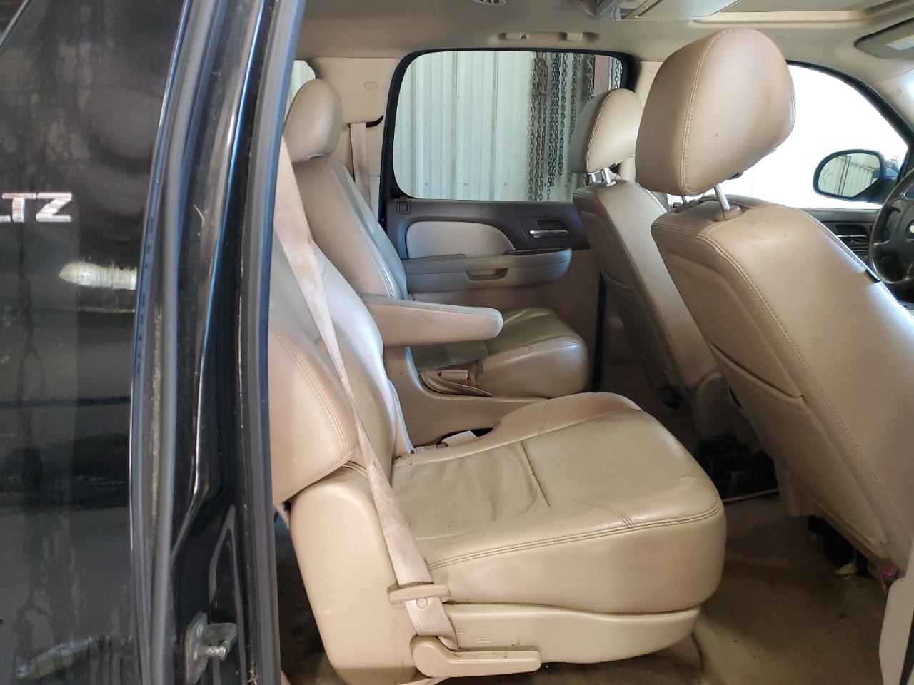 2012 Chevrolet Suburban - Image 11
