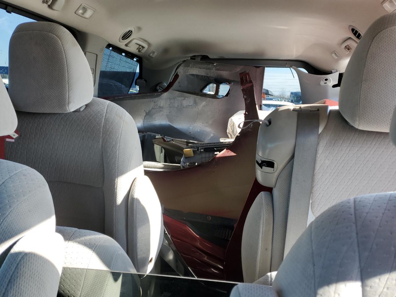 2015 Toyota Sienna - Image 10