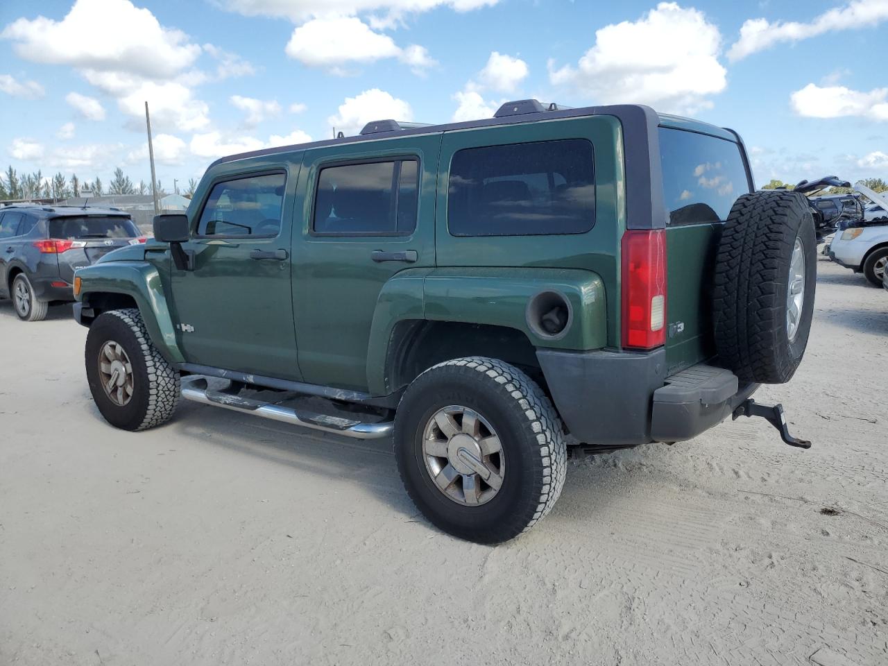 2006 Hummer H3 - Image 2